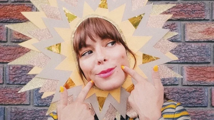 Lenka Rilis Sunshine Girl dan Umumkan Album Baru
