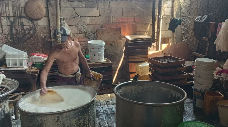 Menilik Pembuat Tahu Tradisional Tanpa Bahan Kimia