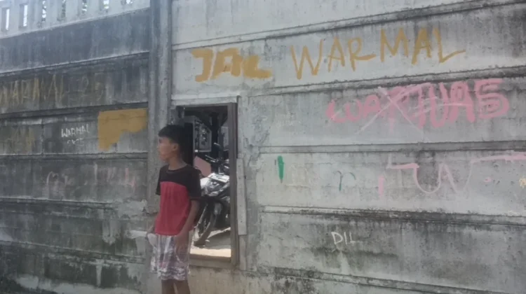 Waduk Rawa Malang Terkurung Tembok dan Ilalang