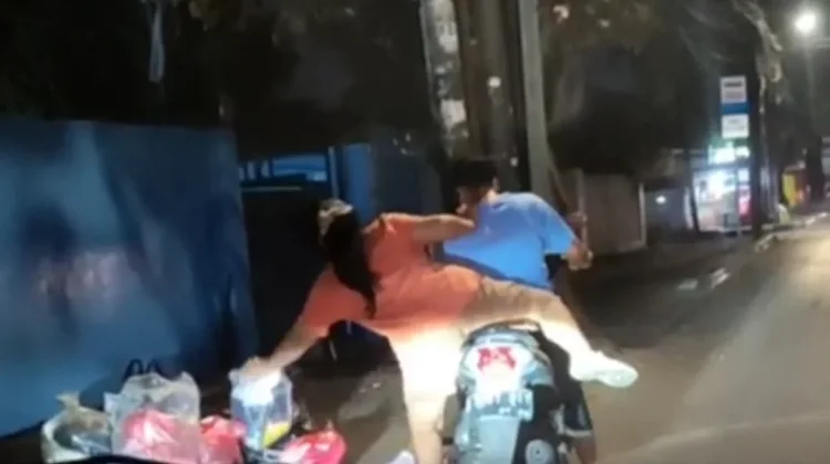 Trotoar Tipar Cakung Jadi Tempat Pembuangan Sampah Liar