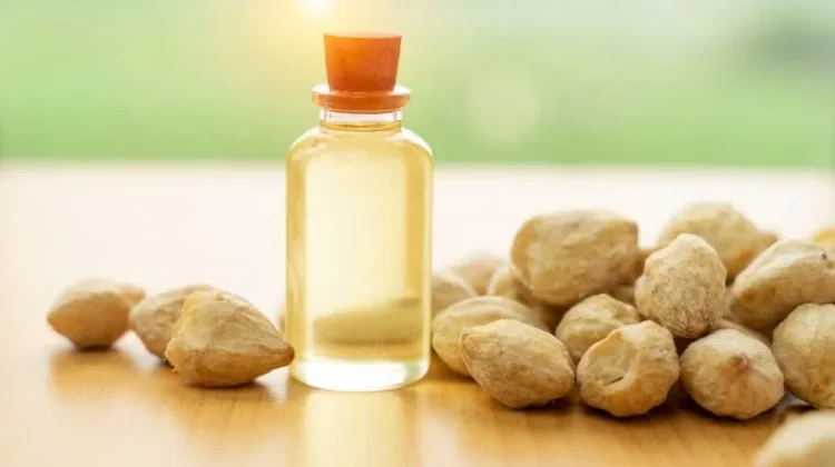 Solusi Perawatan Rambut Alami Pakai Minyak Kemiri