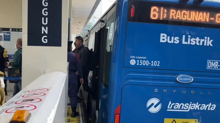 Peringati Hari Kartini dan Transportasi Nasional, Naik Transum Hanya Rp1