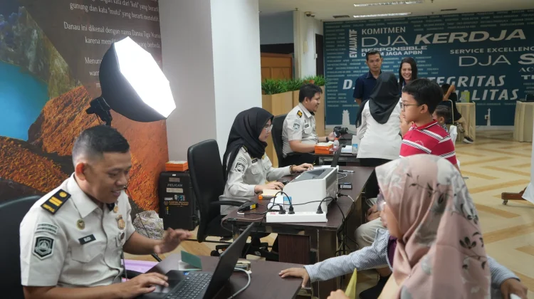 Eazy Paspor Imigrasi Jakpus Diserbu 300 Pemohon, Layanan Makin Dekat ke Masyarakat