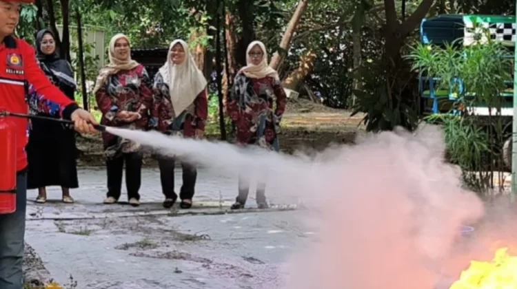 Sudin Gulkarmat Gelar Pembinaan Redkar Tingkatkan Kesiapsiagaan Warga