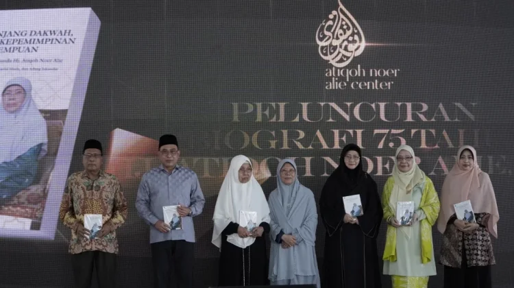Mengabadikan Jejak Ulama Perempuan: Buku 75 Tahun Hj. Atiqoh Noer Alie Diluncurkan
