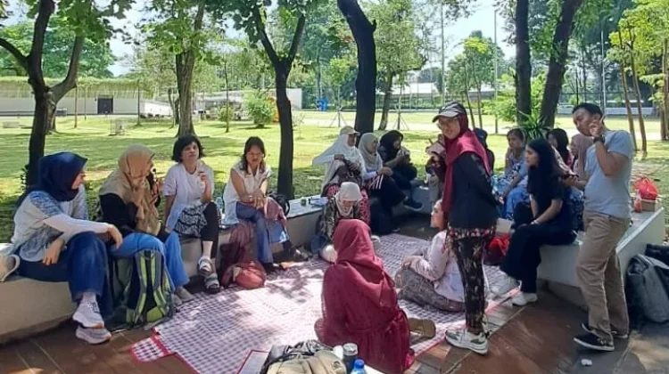 Piknik hingga Berburu Kuliner di Lapangan Banteng