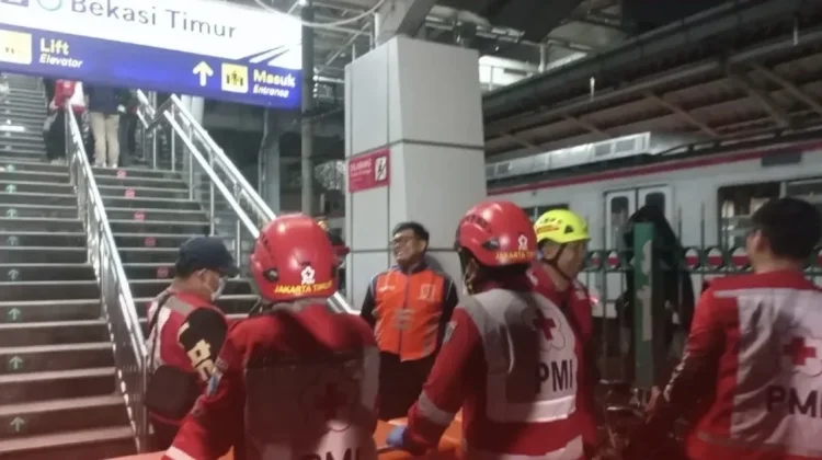 PMI Kerahkan 35 Petugas Tangani Kecelakaan KRL Bekasi Timur