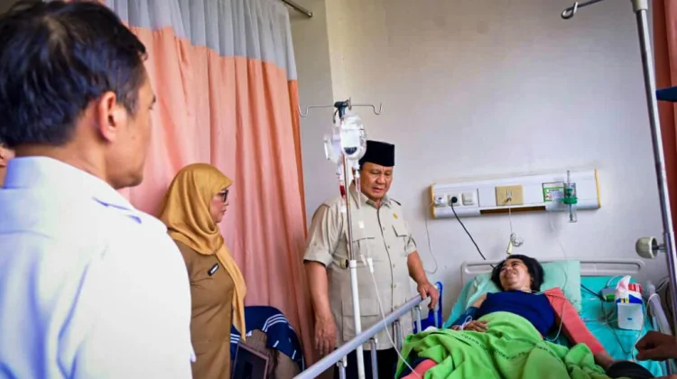 Presiden Jenguk Korban Tabrakan Kereta Bekasi Timur