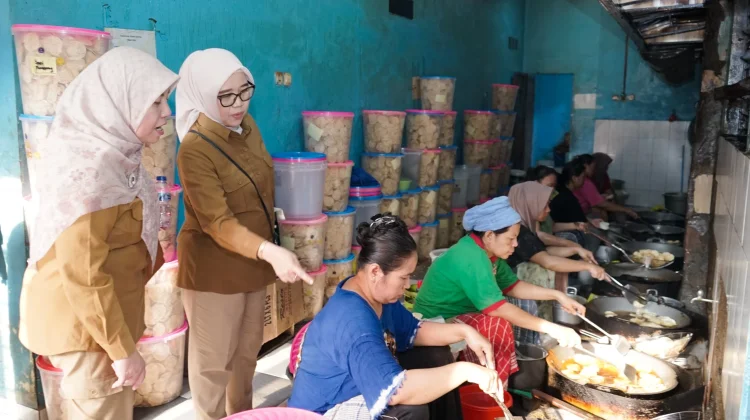 BBPOM di Jakarta Dorong UMKM Ikuti Pembinaan di Sentra Keripik Tempe Kramat Pela