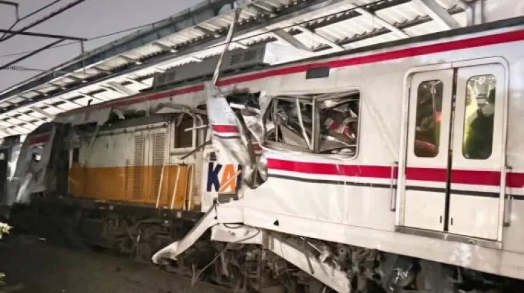 KRL Mania: Masyarakat Ragu Naik Transportasi Umum Pasca Insiden Bekasi