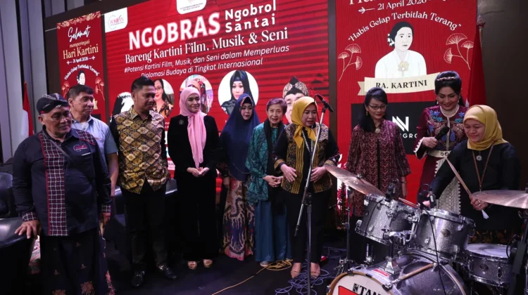 Diskusi NGOBRAS Kartini Tampil Beda dengan Musik dan Fashion