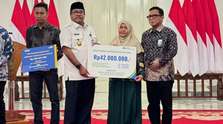 BPJS Ketenagakerjaan Serahkan Santunan Kepada Ahli Waris Korban KA Bekasi