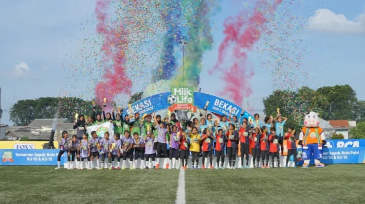 SDN Jatiwaringin 2 Juara MilkLife Soccer Challenge Seri 2 di Bekasi