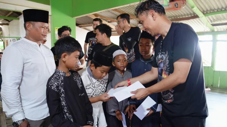 Peringati Hari Buruh, PLN EPI Salurkan Bantuan Sosial untuk Dhuafa