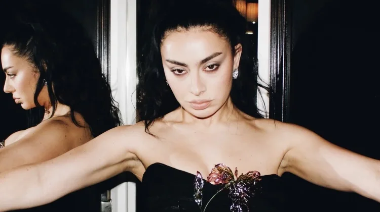 Eksperimen Baru Charli XCX: Rilis Singel 'Rock Music' dengan Sentuhan Gitar Distorsi