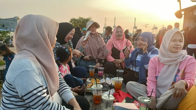 Pesisir Cilincing Jadi Ruang Nyaman untuk Menikmati Senja