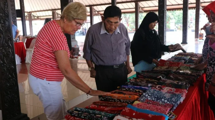 Batik Purbalingga Bertahan di tengah Gempuran Produk Pabrik