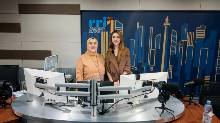 Penyanyi Mandarin Icha, di RRI Berbagi Pengalaman Tampil di TV China