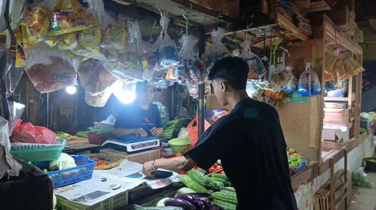 Harga Cabai hingga Tomat Naik, Pedagang Sayur di Jakbar Keluhkan Omzet Menurun