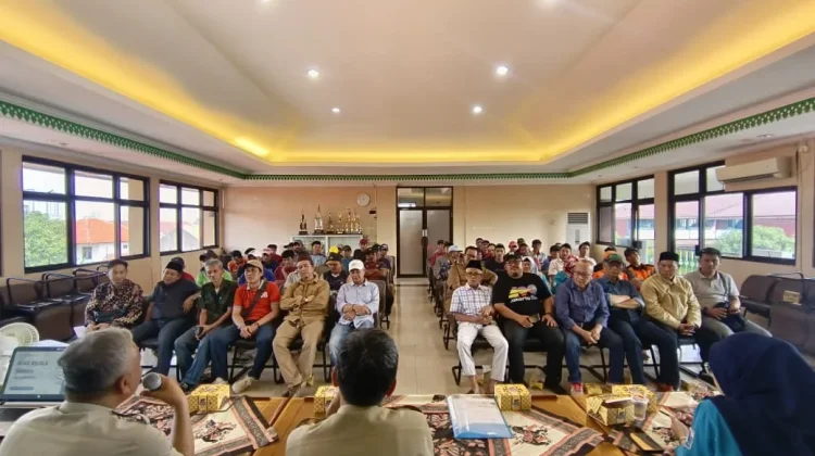 Puluhan Petugas Sampah di Jakbar Ikuti Sosialisasi Pemilahan dari Sumber