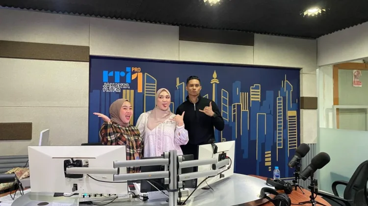 Fadhilah Intan dan Daniesh Rilis Duet Romantis Simpul