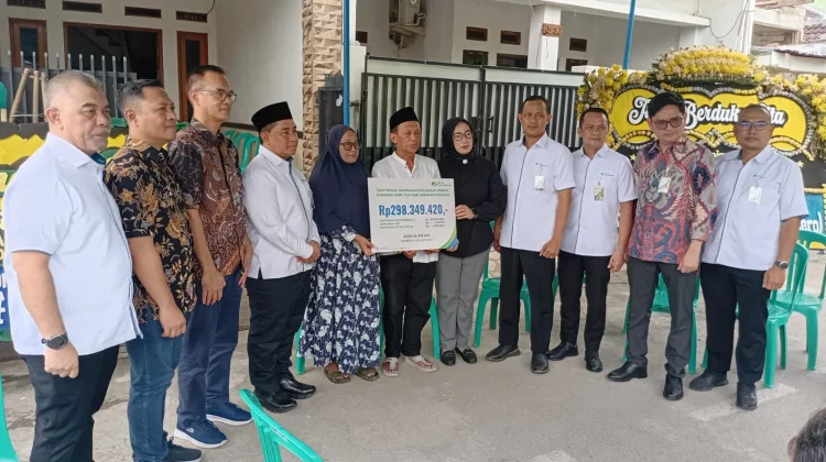 Ahli Waris Adelia Terima Santunan JKK Rp.298 Juta
