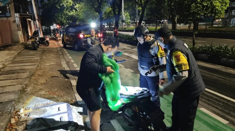 Razia Dini Hari di Jakarta Pusat, Polisi Sita Celurit dan Tramadol