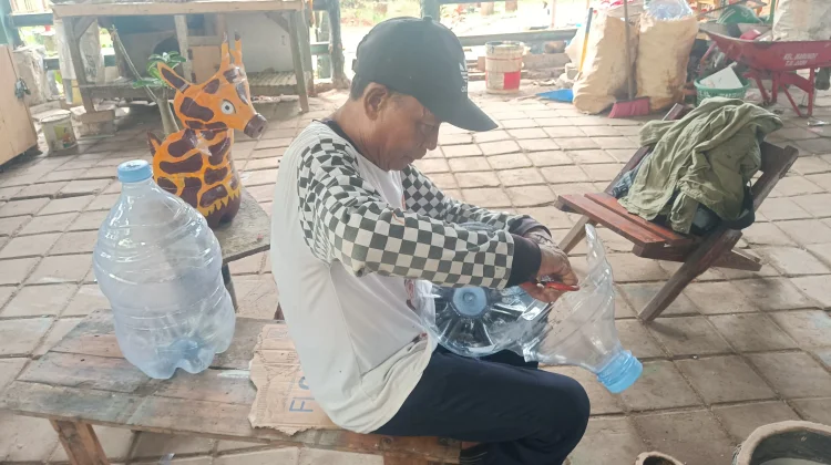 Melihat Geliat Rumah Kreatif Marunda: Tempat Para Lansia Berdaya dan Berkarya