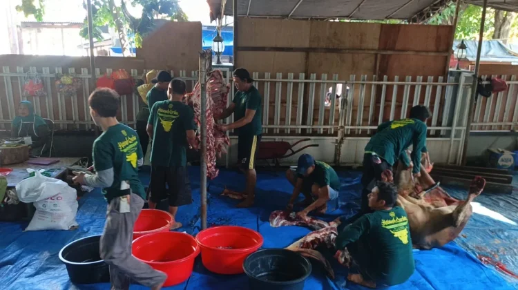 Masjid At-Taqwa Palmerah Distribusikan 1.500 Paket Daging Kurban
