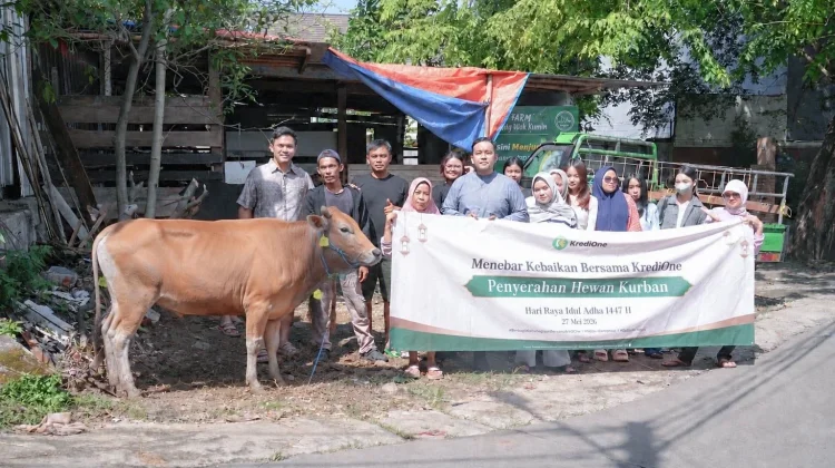 KrediOne Salurkan Hewan Kurban untuk Ratusan Keluarga di Jakarta dan Bekasi