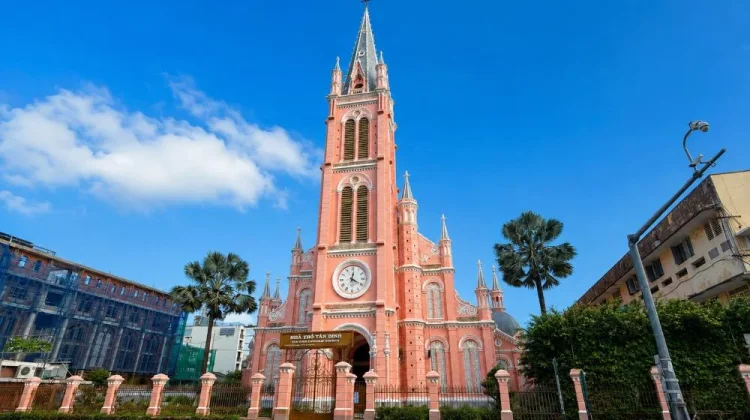 Pink Church, Tempat Wajib Dikunjungi di Ho Chi Minh