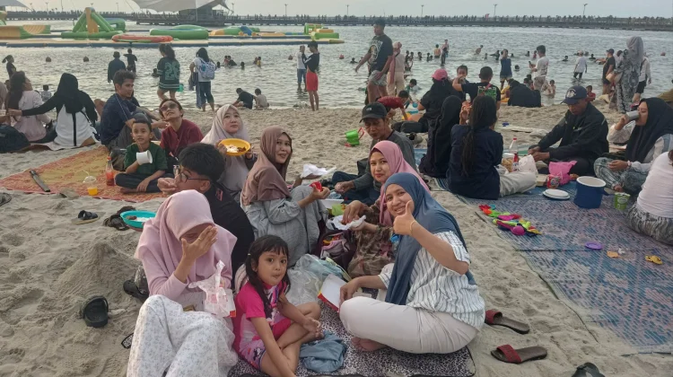 Ancol Dipadati Puluhan Ribu Wisatawan saat Libur Idul Adha