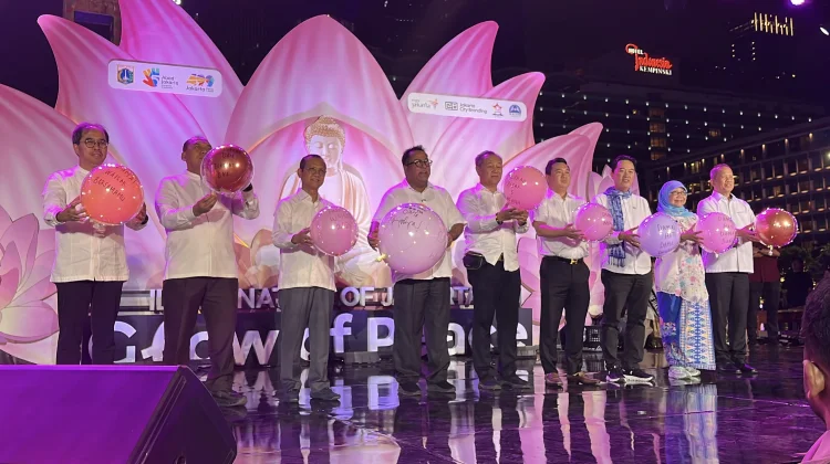 Perkuat Kebersamaan di Hari Waisak, Pemprov DKI Gelar Illumination of Jakarta