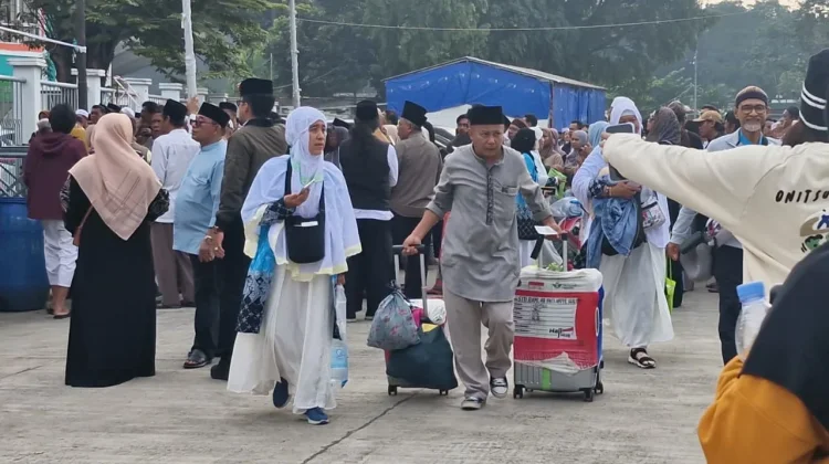 Lebih Dari 400 Jemaah Haji Asal Jakarta Barat Tiba di Tanah Air