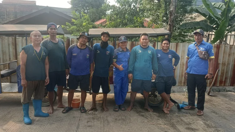 Berjibaku dengan Batu dan Lumpur, Petugas SDA Keluhkan Minimnya Sinergi RT-RW