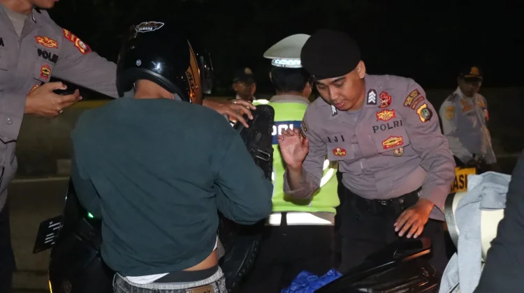 Polres Jakbar Tangkap Empat Orang Bawa Narkoba dan Tramadol saat Patroli