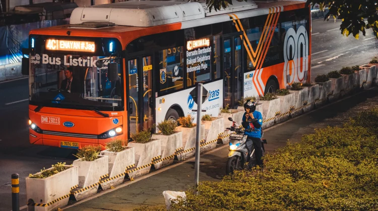 Sejumlah Perbaikan Jalan Warnai Lalu Lintas Jakarta Pagi