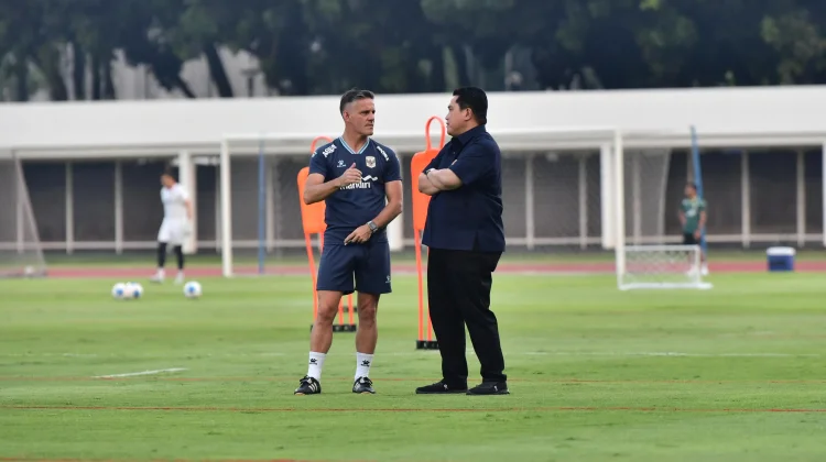 Erick Thohir Cuma Toss dengan Elkan Baggott, lantaran Tinggi Badan