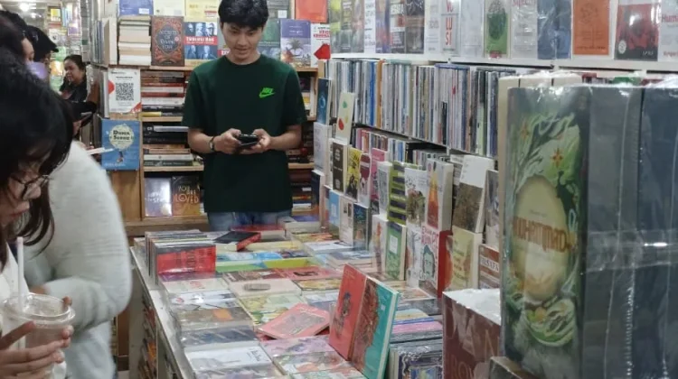 Toko Buku Blok M Square, Tetap Bertahan Ditengah "Gempuran" Era Digital