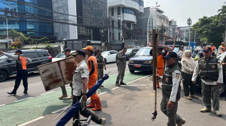 Rabu Tertib Menteng, Puluhan Motor Kena OCP dan Dua Gerobak Diangkut