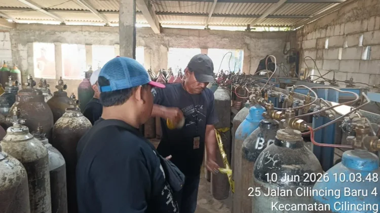 Tabung Gas Terpental Menimpa Warung Madura