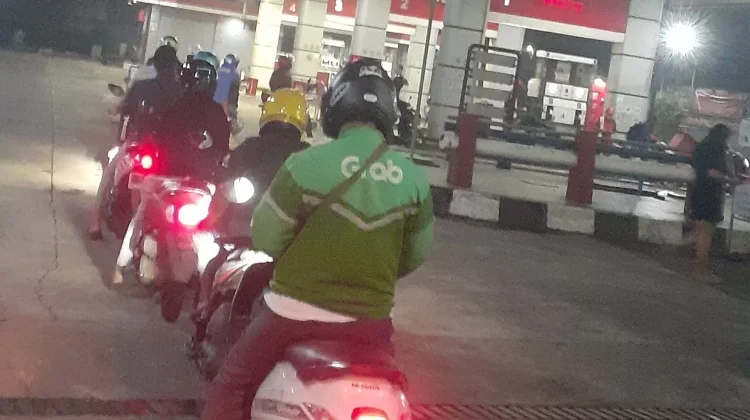 Sejumlah Ekonom Jelaskan Alasan Kenapa Harga Pertamax Harus Naik