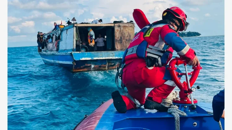 Penumpang dan Awak Kapal Motor Sumber Makmur,  Berhasil Dievakuasi