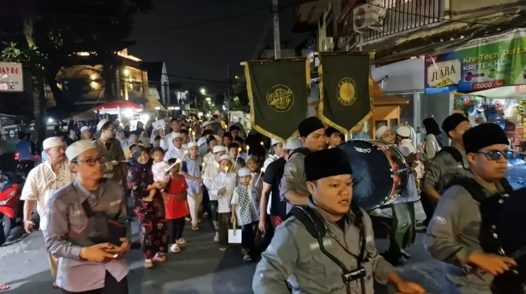 Warga Jakarta Timur Sambut Tahun Baru Islam dengan Pawai Obor