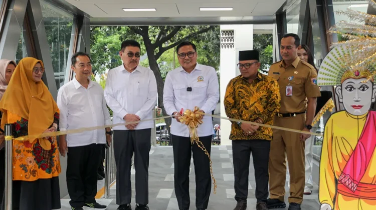 Suhud Resmikan Jalur Pedestrian Ramah Disabilitas di DPRD DKI Jakarta