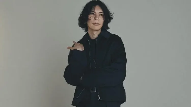 Kenshi Yonezu, Sukses Merilis Lagu 'Karasu_Raven' Untuk Piala Dunia 2026