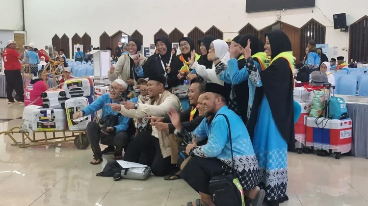 Ratusan Jemaah Haji Kloter JKG 20 Tiba di Tanah Air