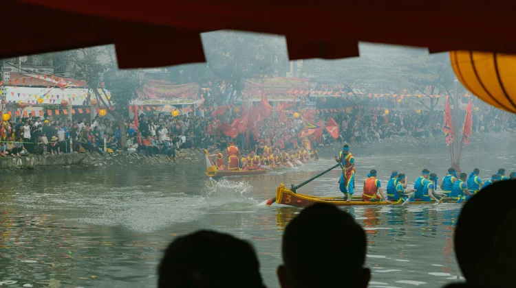 Mengapa Perahu Naga Berlomba Setiap Tahun?