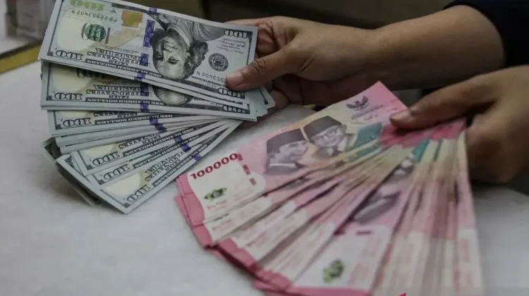 Rupiah Melemah Dipicu Meningkatnya Harga Minyak Dunia