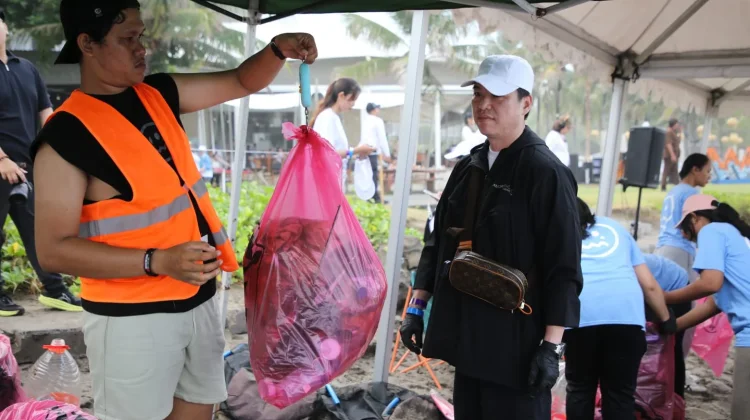 Gelar Aksi Plogging, Amorepacific Indonesia Berhasil Kumpulkan 100 kg Sampah